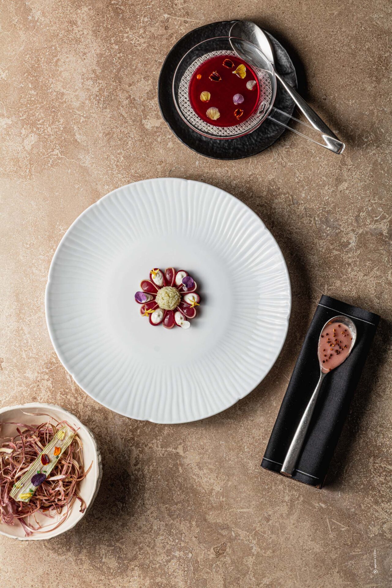 FRANCK-PUTELAT-MOF-RESTAURANT-HOTEL-PLATS-2025-06-FLEURS-CHIPS-CARCASSONNE-VERRI-8